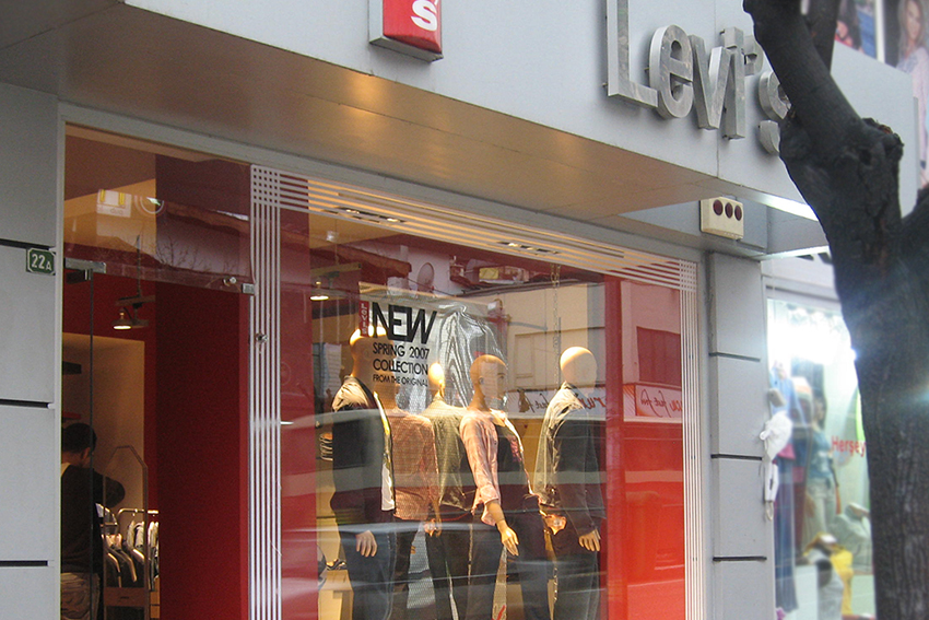 İlk Levi's Resmi mağazası açıldı.